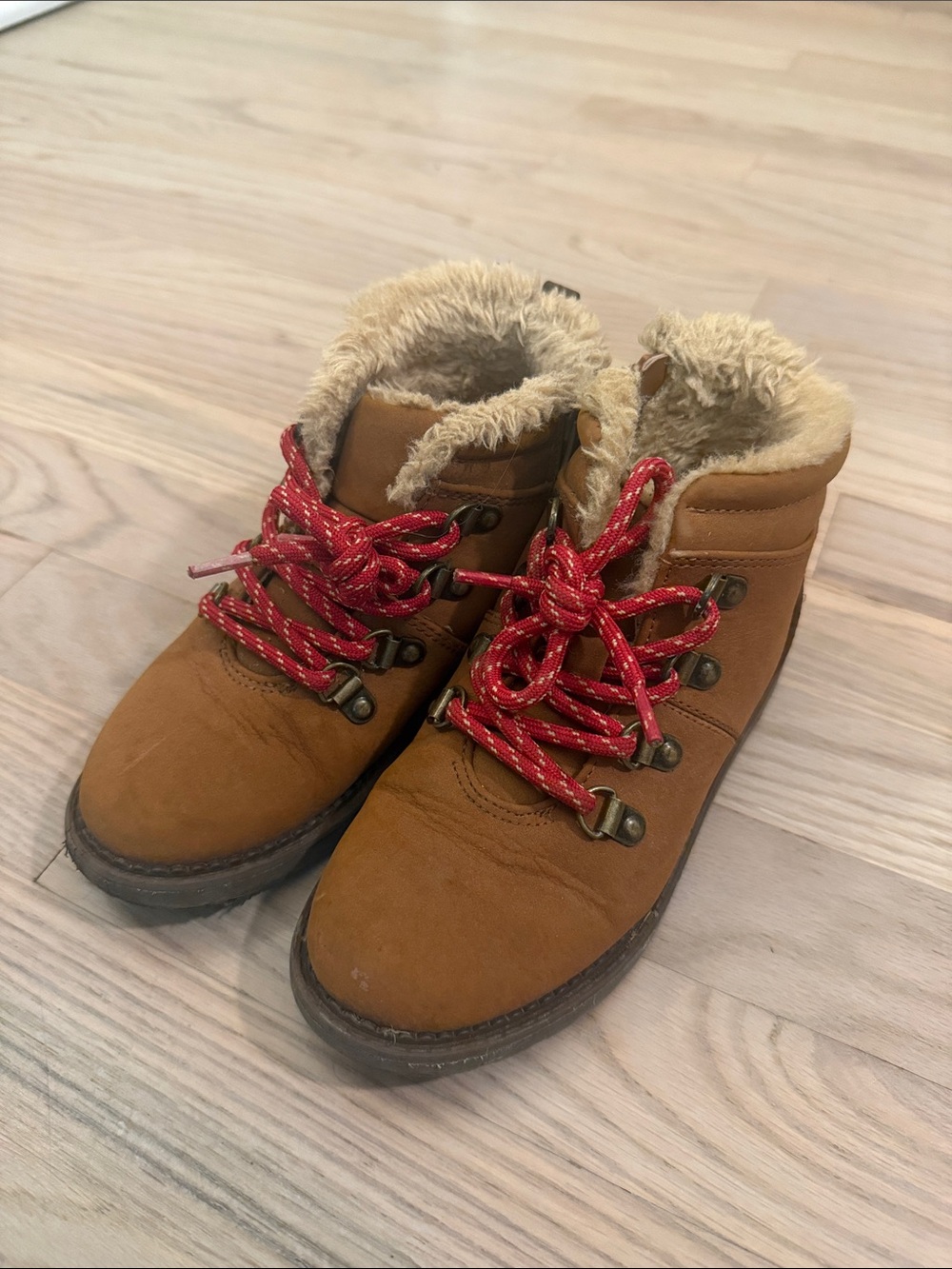 Cat and Jack Kids Tan Fleece-Lined Winter Boots with Red Laces